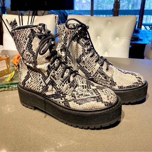 Topshop Shoes - ♥️ Topshop UK 🇬🇧 Black and Cream Snakeskin Combat Boots. Size 8. GOOD AS NEW !